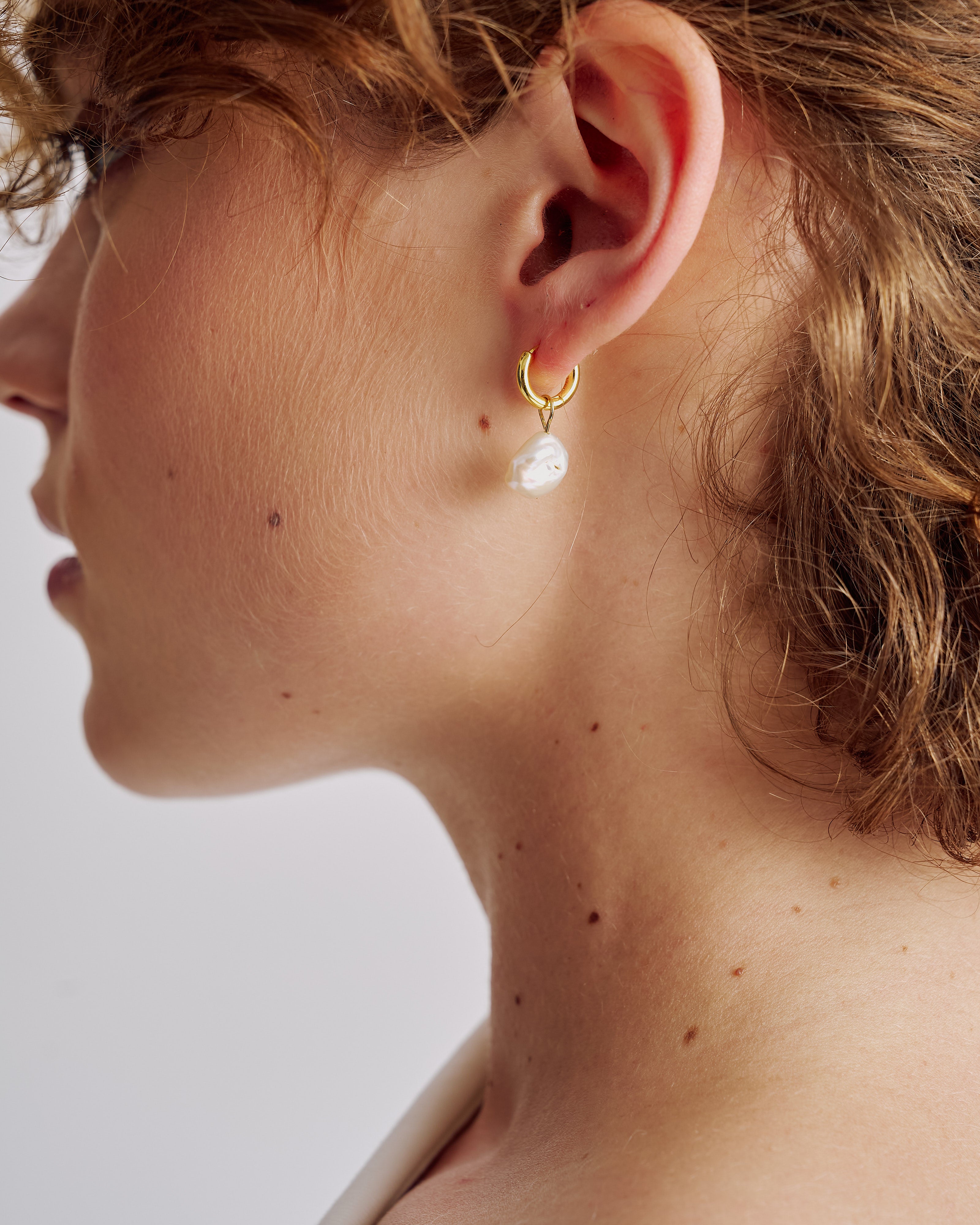 Re-Edition Lila Pearl Sleeper Earrings