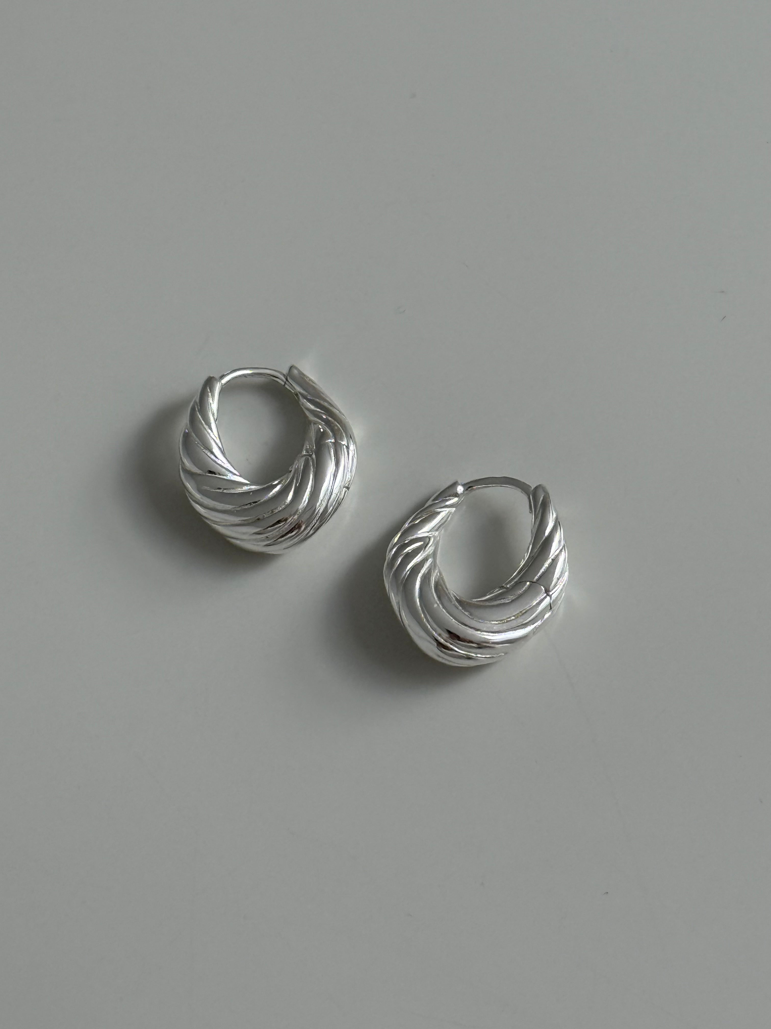 Olar Twist Hoops