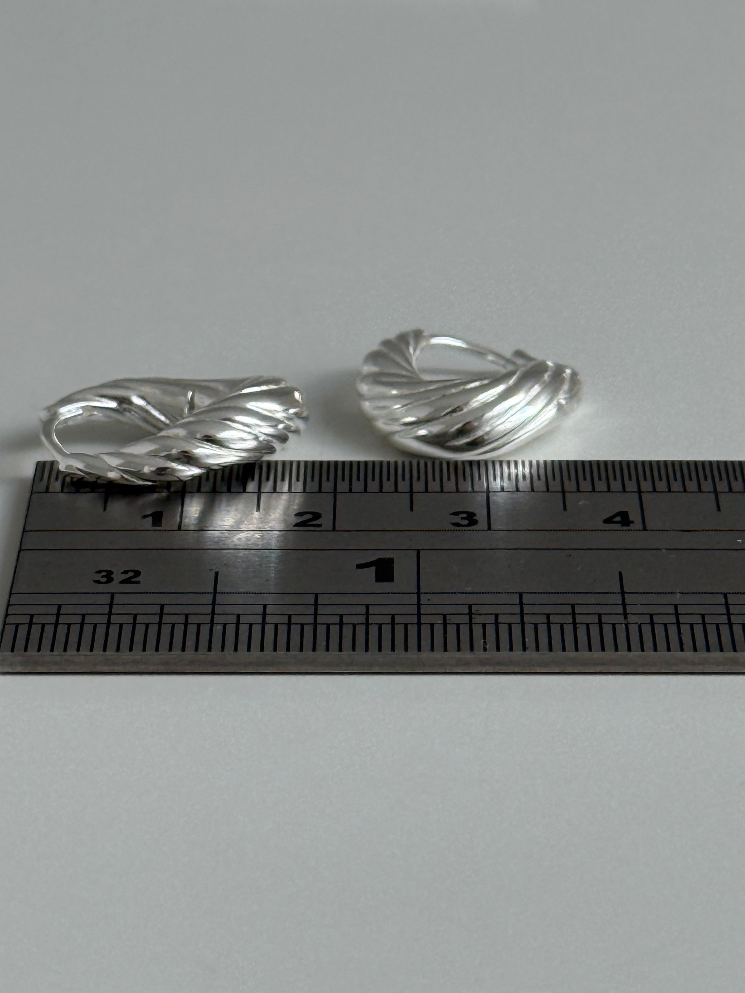 Olar Twist Hoops