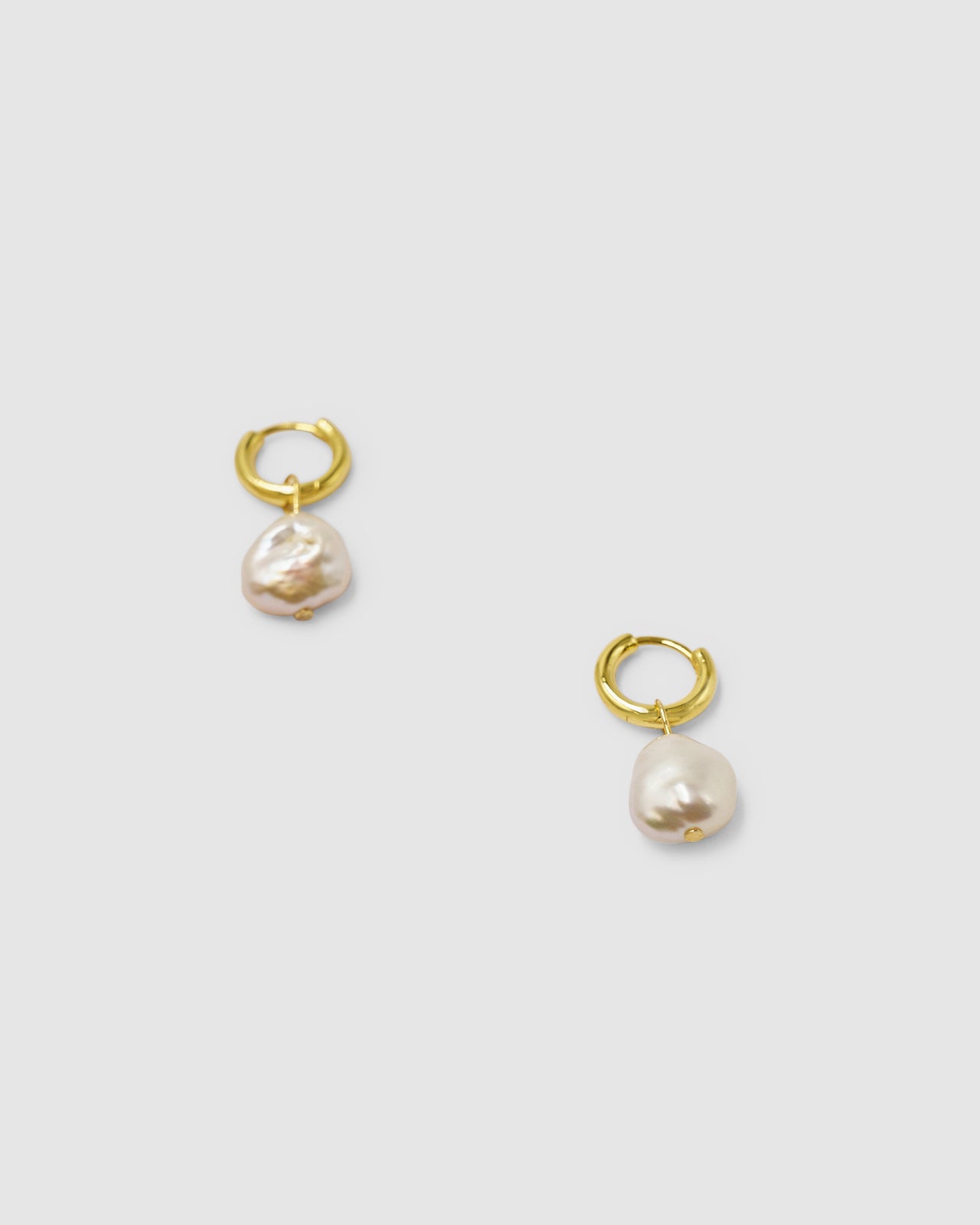 Re-Edition Lila Pearl Sleeper Earrings