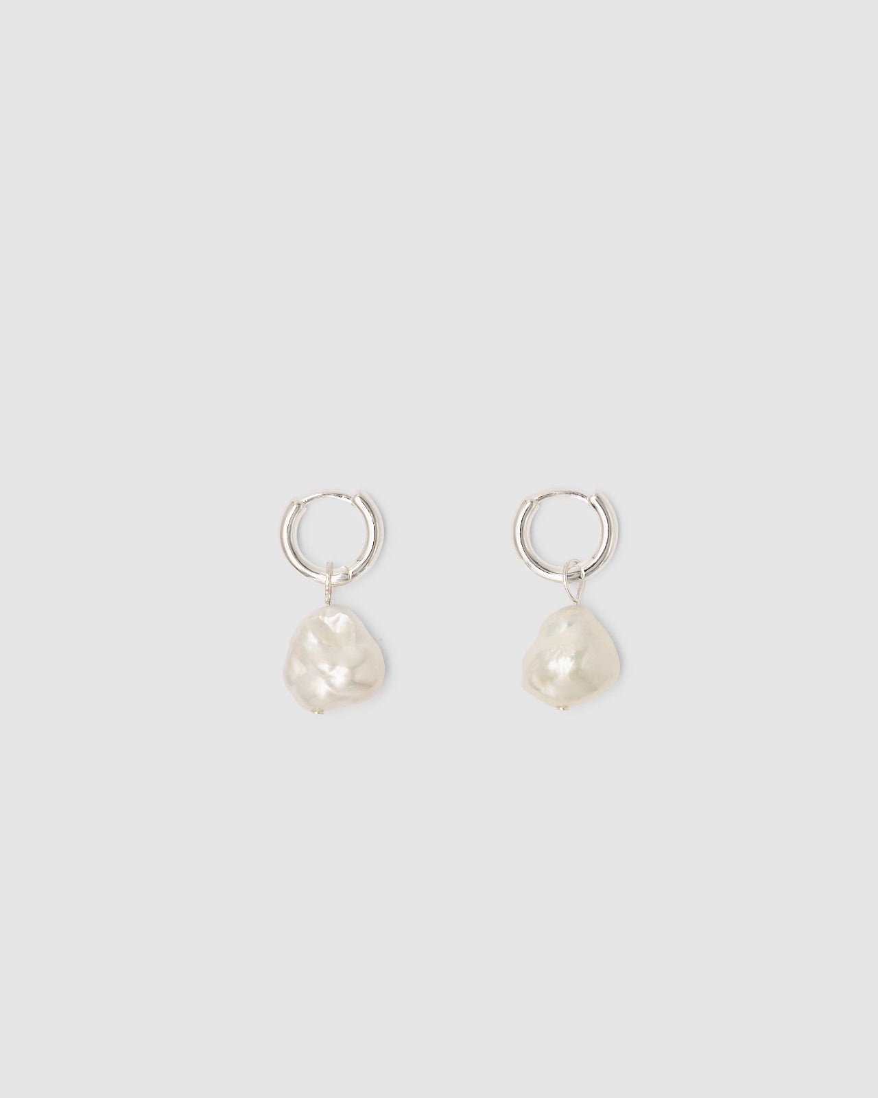 Re-Edition Lila Pearl Sleeper Earrings