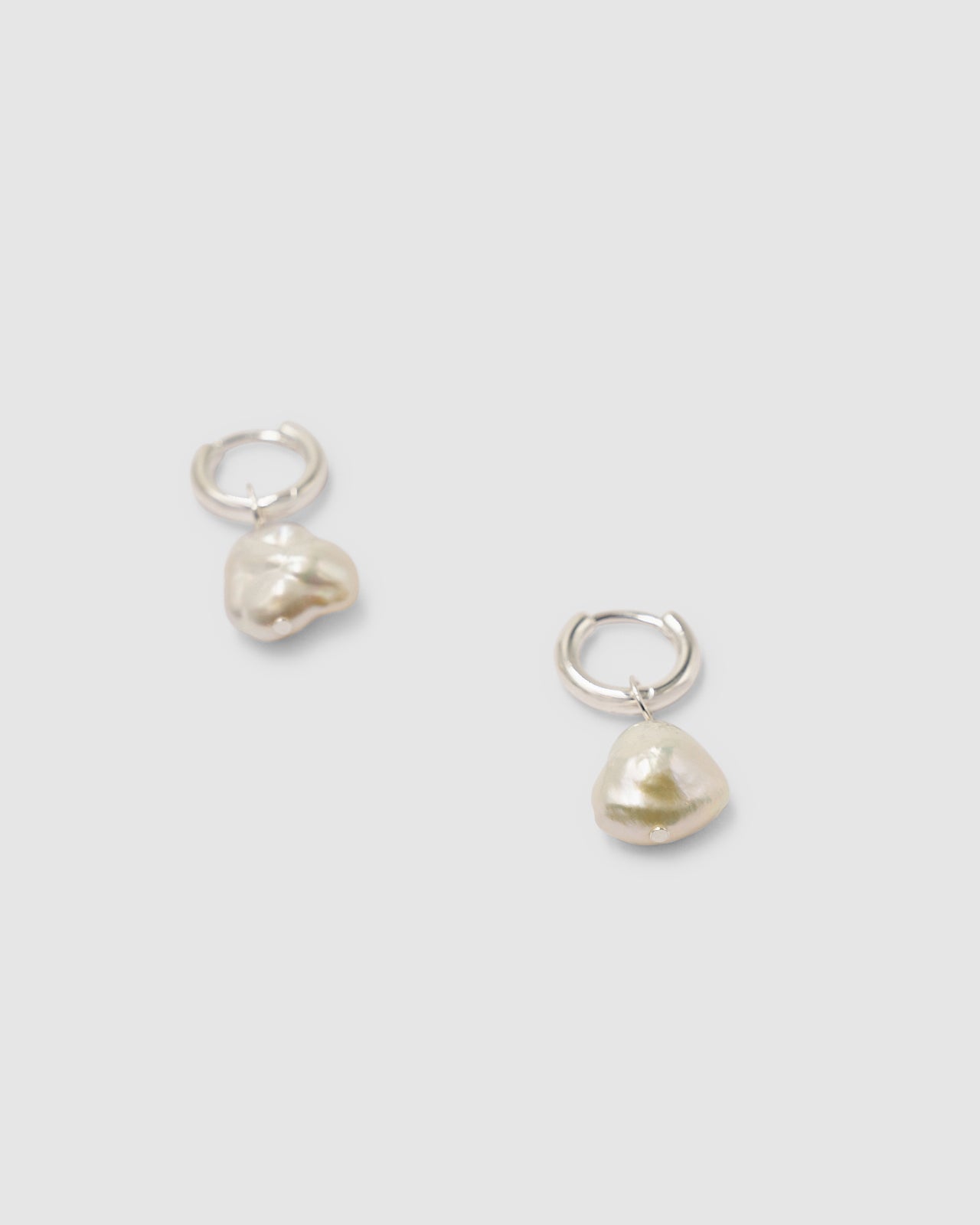 Re-Edition Lila Pearl Sleeper Earrings