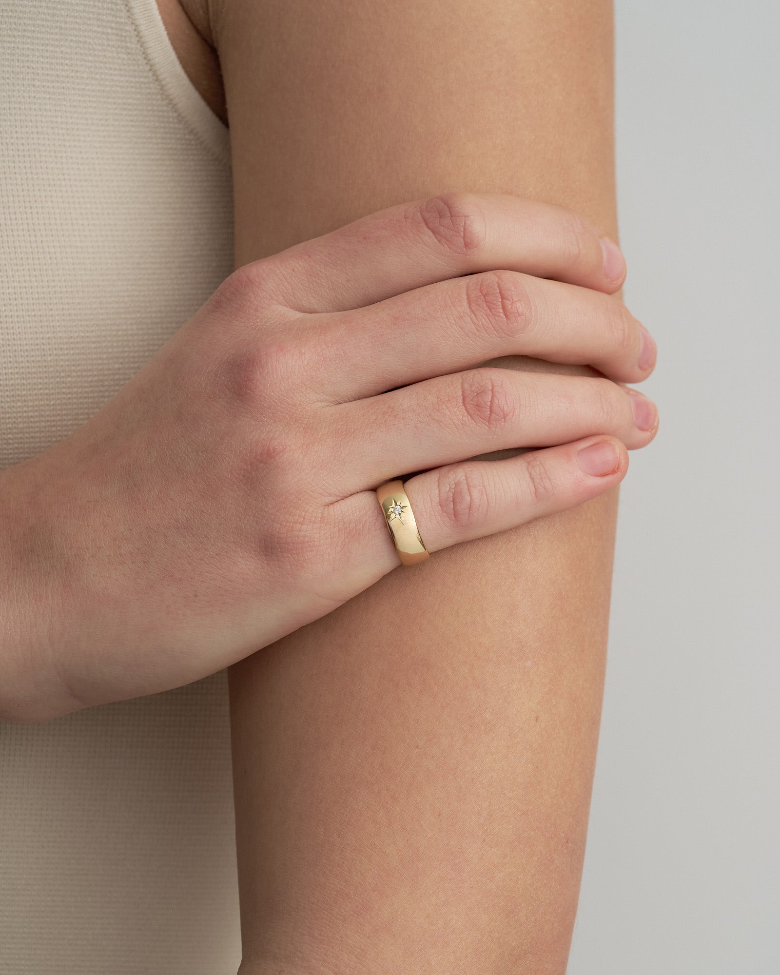 Estella Pinky Ring Gold | Brie Leon